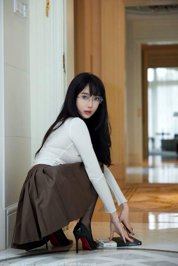    XiuRen秀人网-9737-玥儿玥er-知性美女家教角色扮演，精致心形丝袜制服诱惑，气质女神居家私房写真-2025.01.10第19张图片