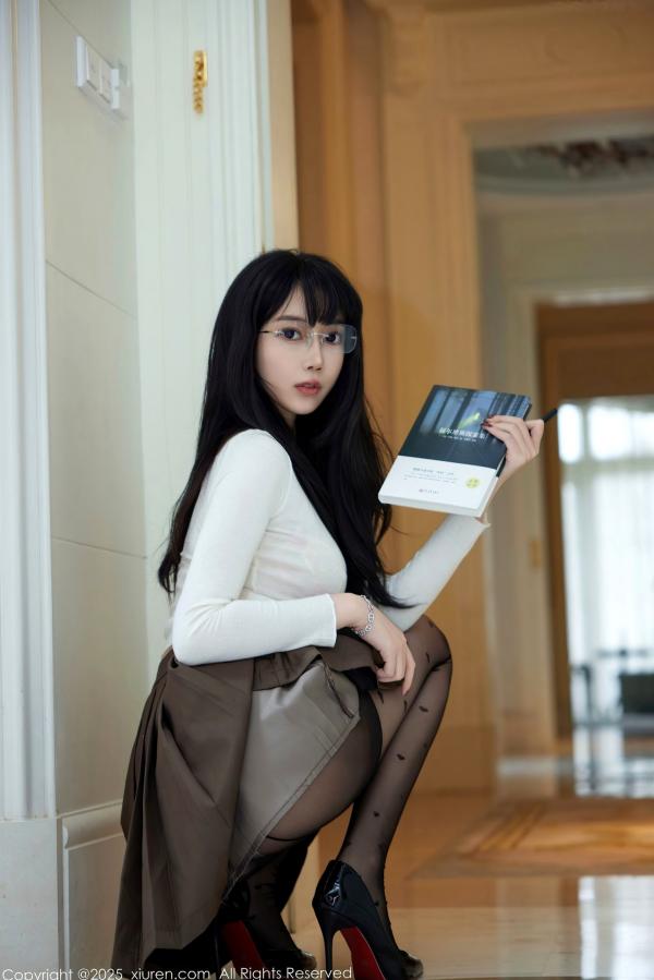    XiuRen秀人网-9737-玥儿玥er-知性美女家教角色扮演，精致心形丝袜制服诱惑，气质女神居家私房写真-2025.01.10第21张图片