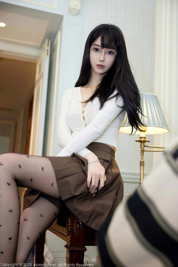    XiuRen秀人网-9737-玥儿玥er-知性美女家教角色扮演，精致心形丝袜制服诱惑，气质女神居家私房写真-2025.01.10第33张图片