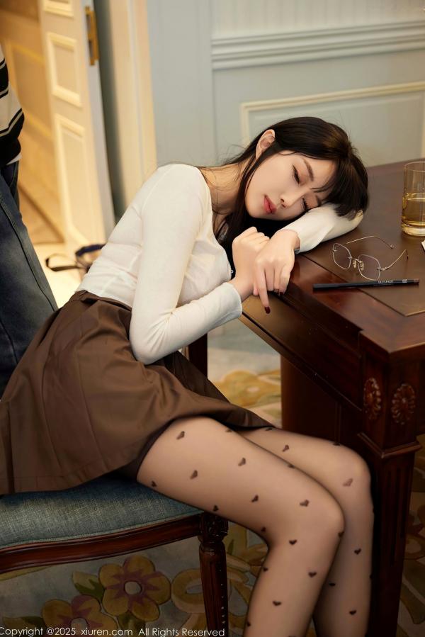    XiuRen秀人网-9737-玥儿玥er-知性美女家教角色扮演，精致心形丝袜制服诱惑，气质女神居家私房写真-2025.01.10第46张图片