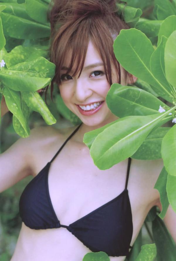    篠田麻里子 Mariko Shinoda《Pendulum》高清写真集，黑裙优雅神秘与比基尼丛林诱惑，尽显女神多面迷人风采第13张图片