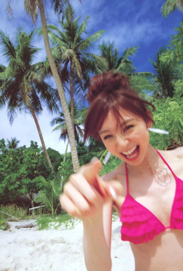    篠田麻里子 Mariko Shinoda《Pendulum》高清写真集，黑裙优雅神秘与比基尼丛林诱惑，尽显女神多面迷人风采第39张图片