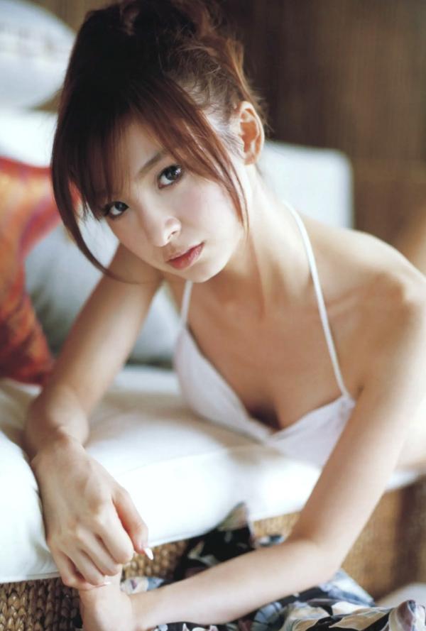    篠田麻里子 Mariko Shinoda《Pendulum》高清写真集，黑裙优雅神秘与比基尼丛林诱惑，尽显女神多面迷人风采第51张图片
