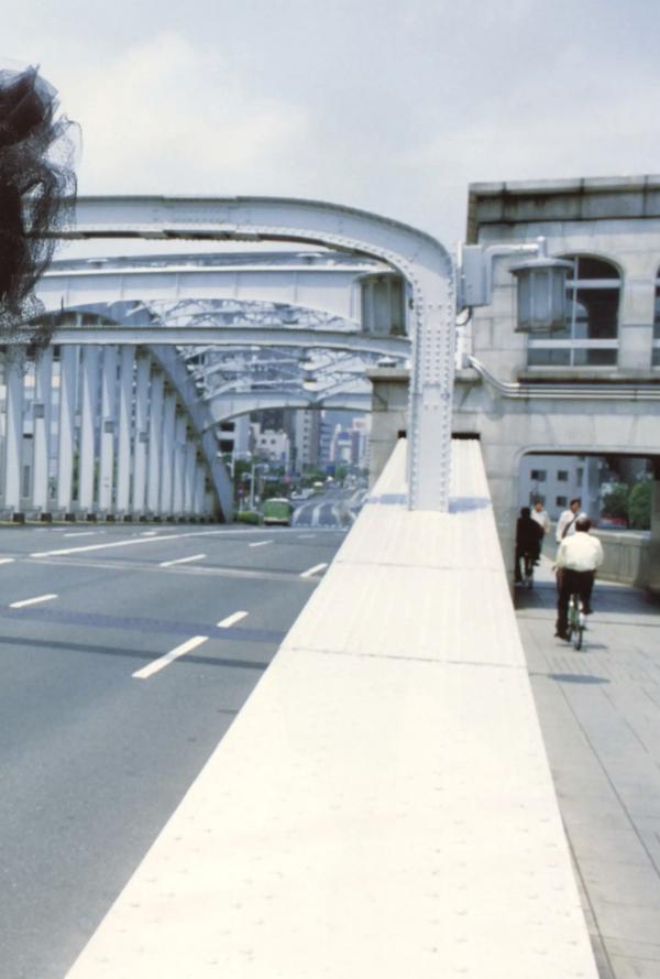    篠田麻里子 Mariko Shinoda《Pendulum》高清写真集，黑裙优雅神秘与比基尼丛林诱惑，尽显女神多面迷人风采第56张图片