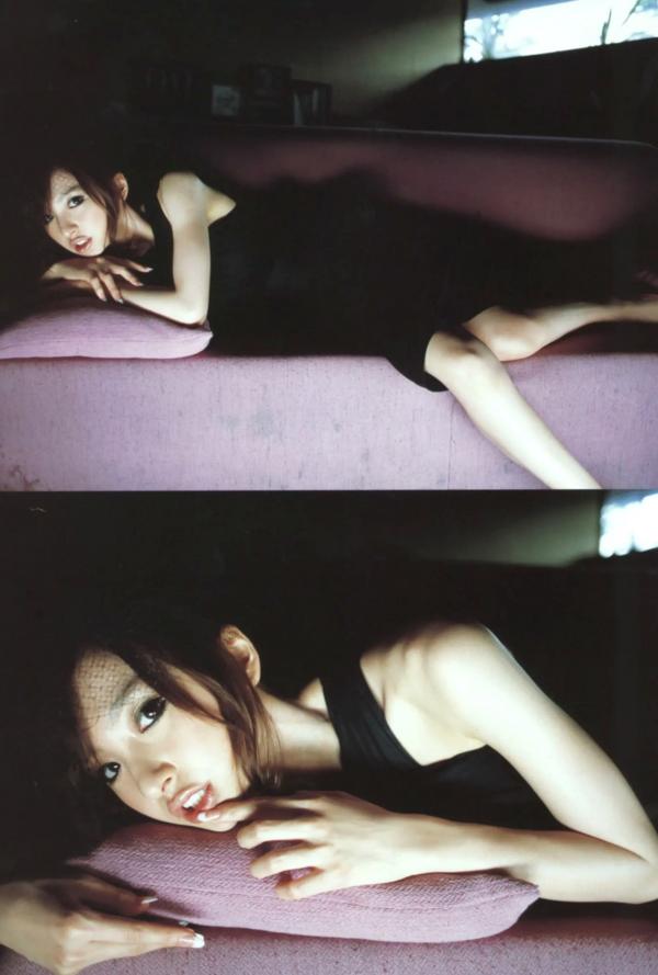    篠田麻里子 Mariko Shinoda《Pendulum》高清写真集，黑裙优雅神秘与比基尼丛林诱惑，尽显女神多面迷人风采第59张图片