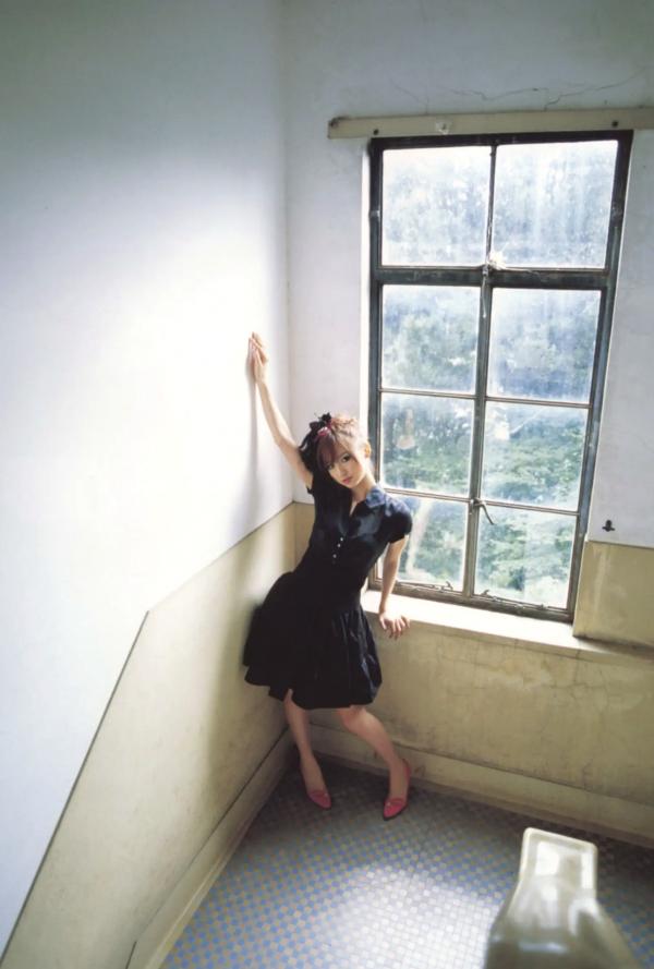    篠田麻里子 Mariko Shinoda《Pendulum》高清写真集，黑裙优雅神秘与比基尼丛林诱惑，尽显女神多面迷人风采第64张图片