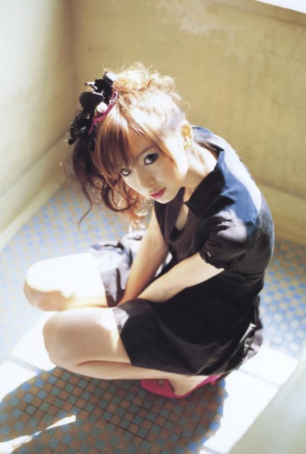    篠田麻里子 Mariko Shinoda《Pendulum》高清写真集，黑裙优雅神秘与比基尼丛林诱惑，尽显女神多面迷人风采第65张图片