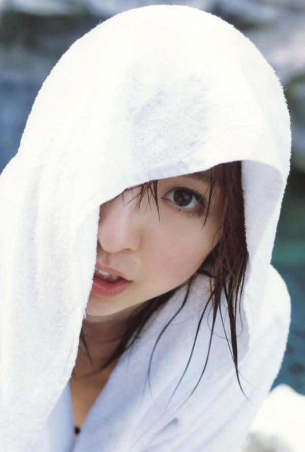    篠田麻里子 Mariko Shinoda《Pendulum》高清写真集，黑裙优雅神秘与比基尼丛林诱惑，尽显女神多面迷人风采第73张图片