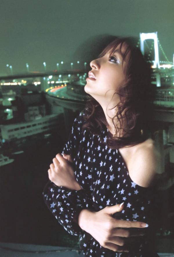    篠田麻里子 Mariko Shinoda《Pendulum》高清写真集，黑裙优雅神秘与比基尼丛林诱惑，尽显女神多面迷人风采第81张图片