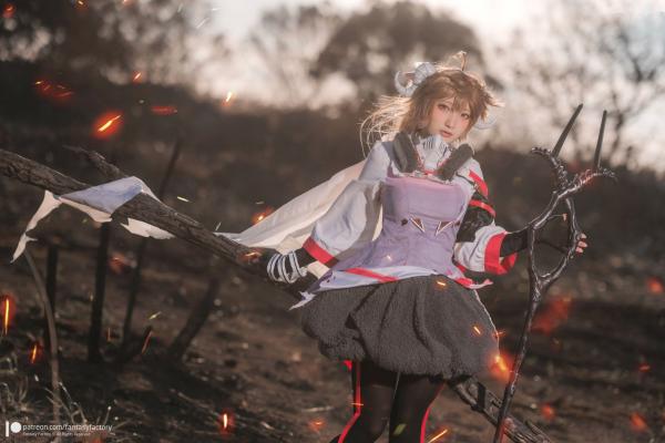    Fantasy Factory《明日方舟》艾雅法拉Cosplay高清图集，小丁Ding完美演绎游戏灵动角色，户外实景战场还原第12张图片
