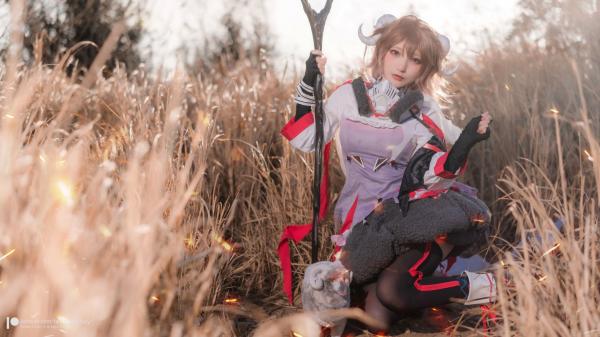    Fantasy Factory《明日方舟》艾雅法拉Cosplay高清图集，小丁Ding完美演绎游戏灵动角色，户外实景战场还原第17张图片
