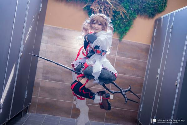    Fantasy Factory《明日方舟》艾雅法拉Cosplay高清图集，小丁Ding完美演绎游戏灵动角色，户外实景战场还原第29张图片
