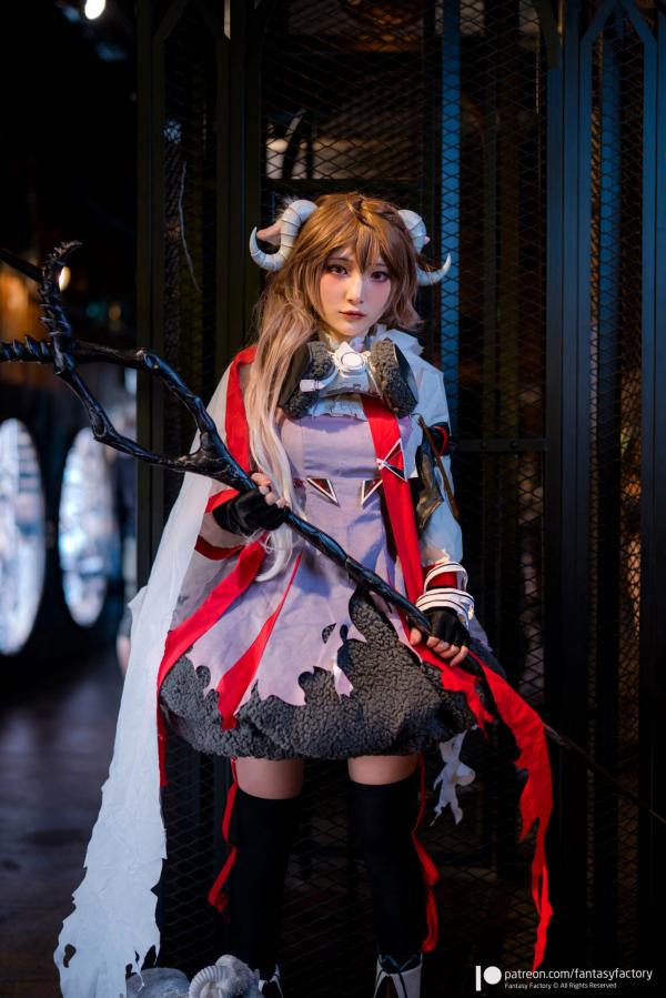    Fantasy Factory《明日方舟》艾雅法拉Cosplay高清图集，小丁Ding完美演绎游戏灵动角色，户外实景战场还原第30张图片