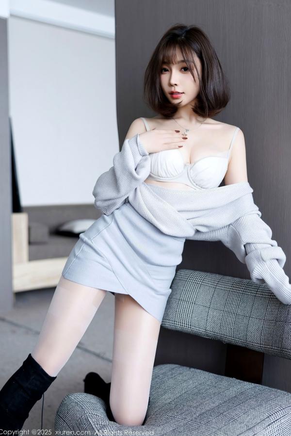    XiuRen秀人网-9734-徐莉芝Booty：黑色蕾丝镂空连体衣私房写真，极致诱惑大长腿，气场全开，演绎成熟御姐风情（2025.01.09）第23张图片