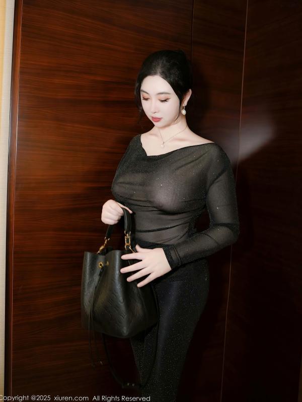    XiuRen秀人网-9725-风景尤美-熟女黑衣爆乳诱惑-室内深夜私房写真-大尺度绝美身材-2025.01.08第15张图片