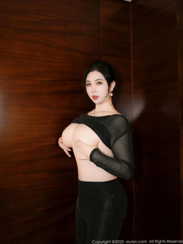    XiuRen秀人网-9725-风景尤美-熟女黑衣爆乳诱惑-室内深夜私房写真-大尺度绝美身材-2025.01.08第18张图片