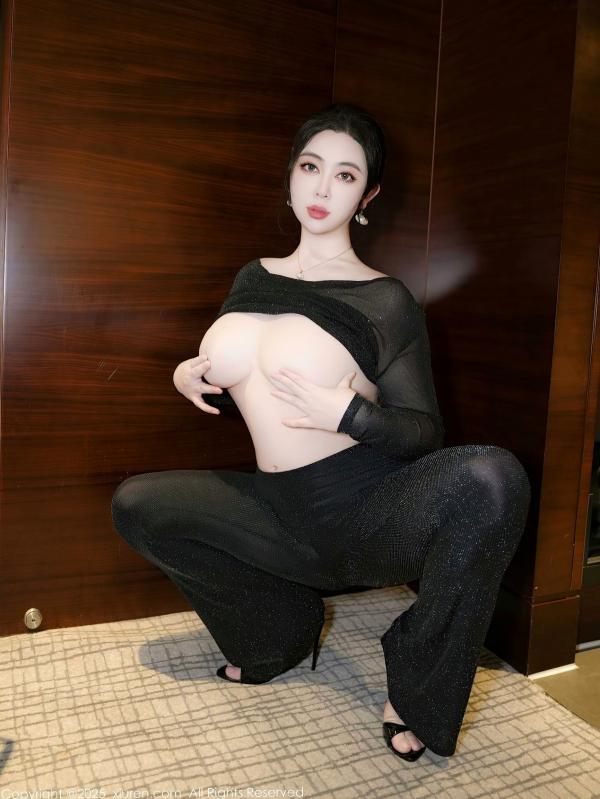    XiuRen秀人网-9725-风景尤美-熟女黑衣爆乳诱惑-室内深夜私房写真-大尺度绝美身材-2025.01.08第20张图片