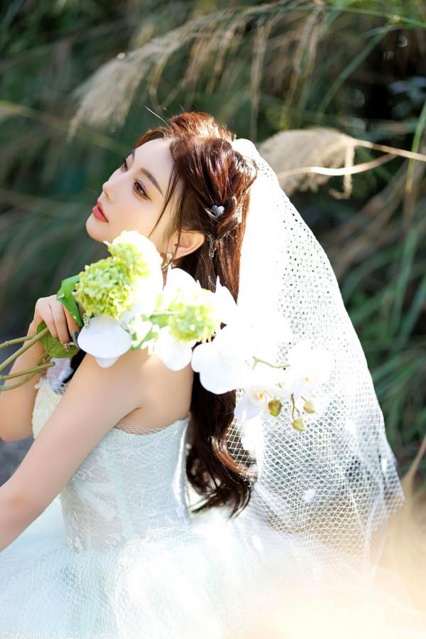 杨晨晨 sugar小甜心CC  秀人网杨晨晨Yome唯美婚纱透视写真，白色蕾丝内衣诱惑，户外与室内私房大尺度摄影第19张图片