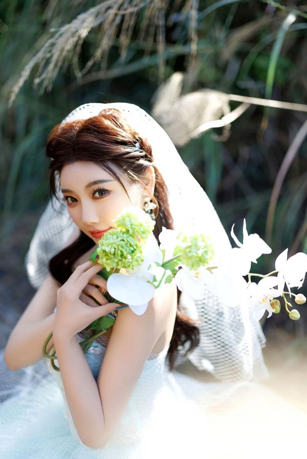 杨晨晨 sugar小甜心CC  秀人网杨晨晨Yome唯美婚纱透视写真，白色蕾丝内衣诱惑，户外与室内私房大尺度摄影第20张图片