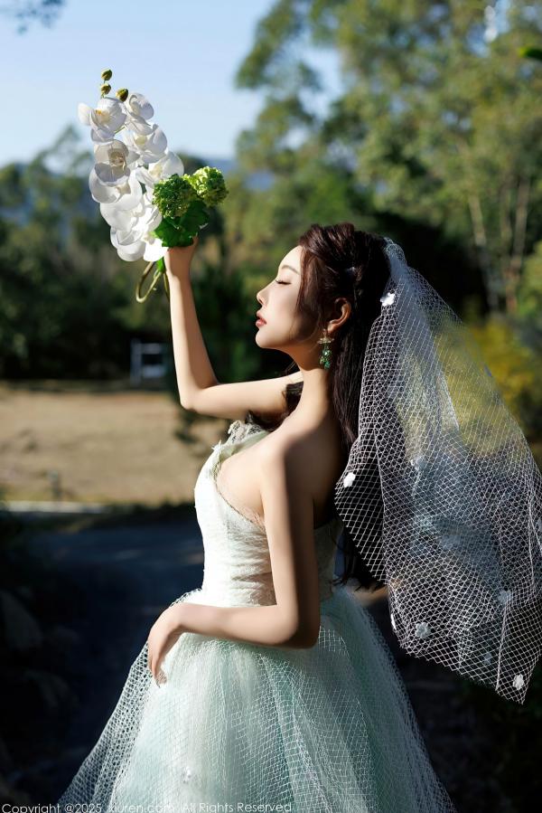 杨晨晨 sugar小甜心CC  秀人网杨晨晨Yome唯美婚纱透视写真，白色蕾丝内衣诱惑，户外与室内私房大尺度摄影第22张图片