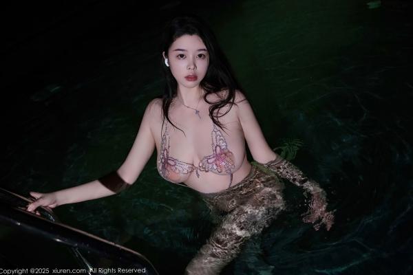    XiuRen秀人网9720-姐妹花夜色泳池湿身写真，樱桃小犊子与蕾蕾醒了没，极致诱惑情趣内衣大尺度演绎第44张图片