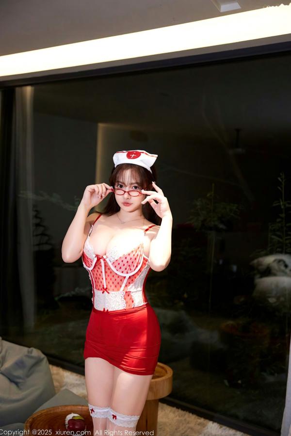 养乐多DoDo 徐嘉乐  XiuRen秀人网-9719-养乐多Doll-情趣护士装制服诱惑-私房写真-极致美腿丝袜-2025.01.07第1张图片