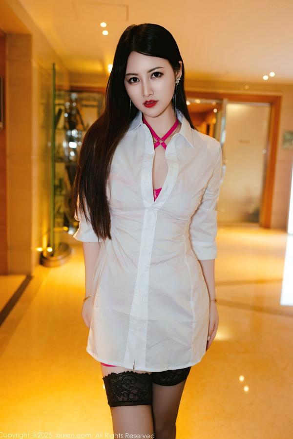   XiuRen秀人网-9714-诗诗kiki-办公室内衣私房，粉色情趣内衣搭配黑丝大长腿，OL职场风纯欲极致性感写真第20张图片
