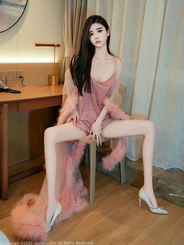    XiuRen秀人网-9705-Erikaki-粉色羽毛纱裙诱惑写真-居家私房高跟鞋长腿女神-2025.01.03第35张图片