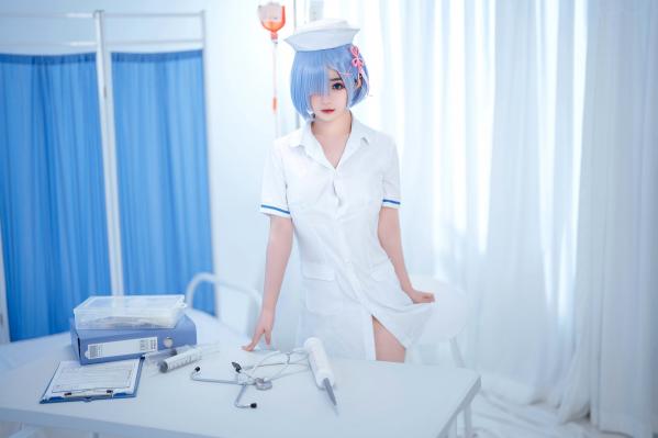 桜井宁宁 樱井宁宁  桜井宁宁-055-雷姆护士COS作品，纯欲白衣制服诱惑，医院场景唯美写真大片第1张图片