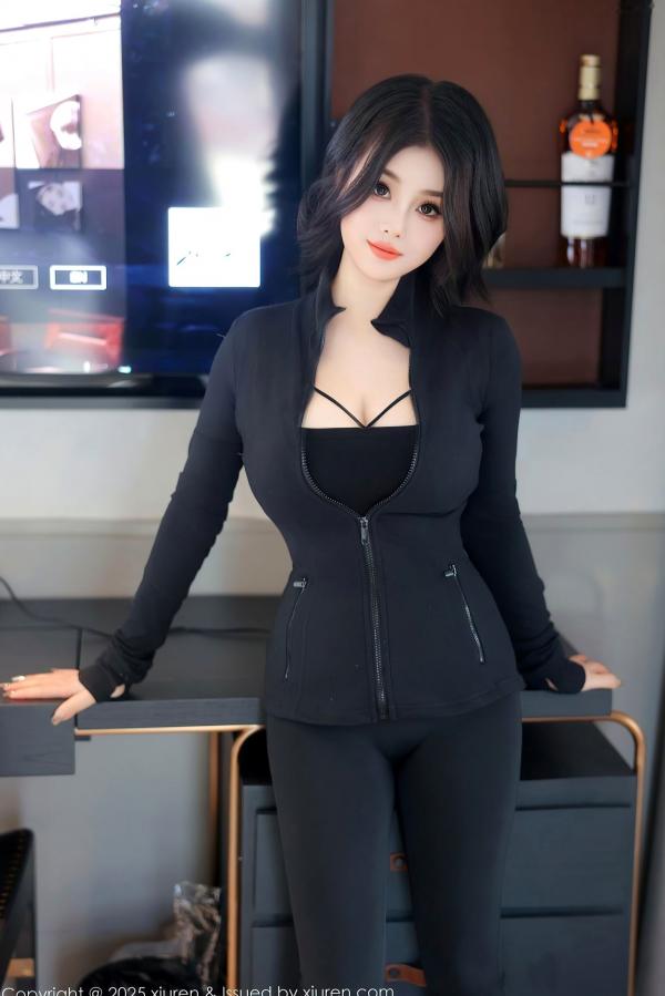    秀人网XiuRen-9694-M0nica运动健身私房写真：黑色紧身运动服，极致性感勾勒女神诱人曲线 (2025.01.02)第4张图片