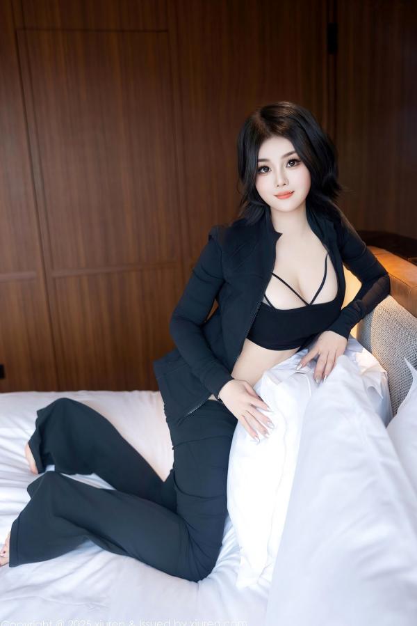    秀人网XiuRen-9694-M0nica运动健身私房写真：黑色紧身运动服，极致性感勾勒女神诱人曲线 (2025.01.02)第37张图片