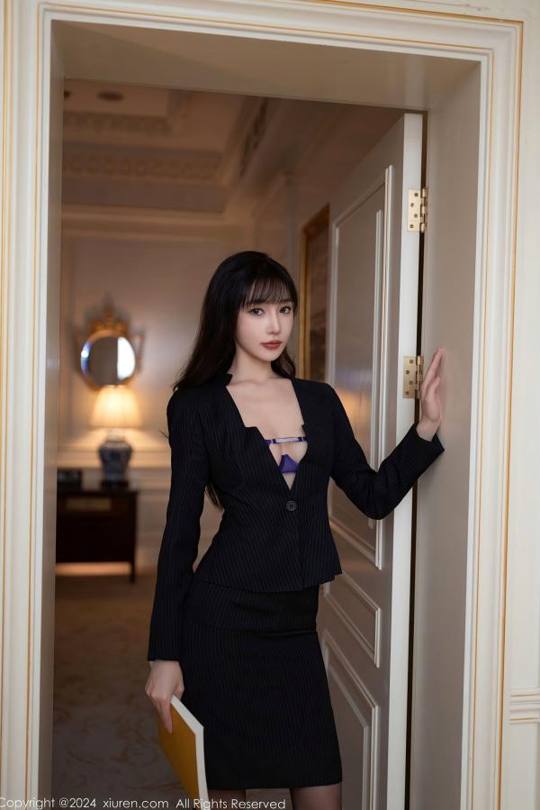    XiuRen秀人网9692期：安然与陆萱萱职场OL制服诱惑，黑色西装配蕾丝内衣演绎办公室风情姐妹花第2张图片