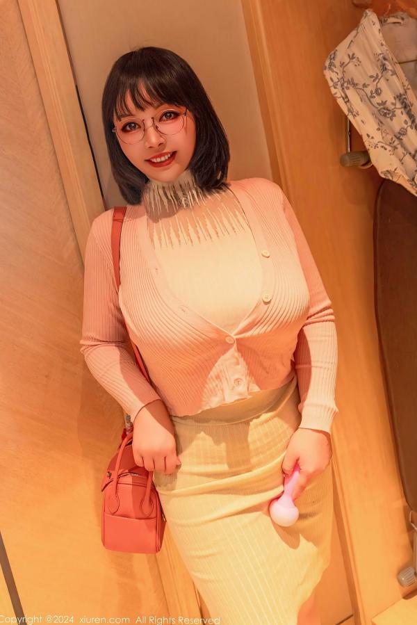    XiuRen秀人网-9685-油田溪溪：豹纹内衣搭配紧身打底，高清镜面视角下的傲人上围与极致丰腴美臀，私房大尺度性感视觉盛宴第11张图片