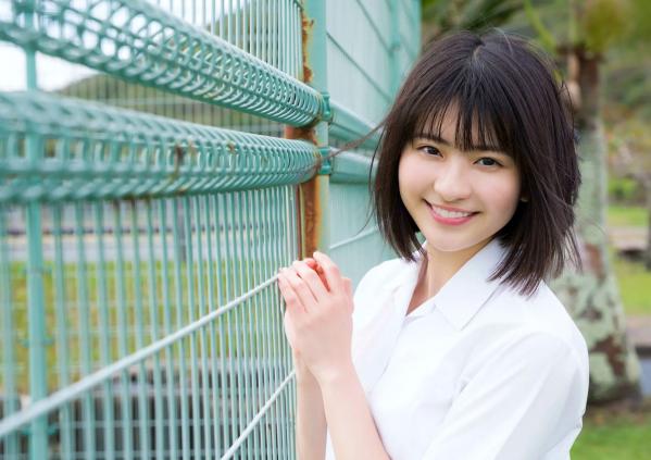    山田南実写真集「キミを見つけた日」室内私房与泳池湿发诱惑，清纯少女的极致性感连体泳衣大秀完美身段第12张图片