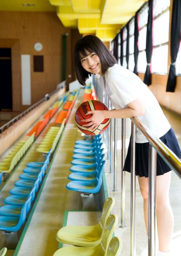    山田南実写真集「キミを見つけた日」室内私房与泳池湿发诱惑，清纯少女的极致性感连体泳衣大秀完美身段第15张图片