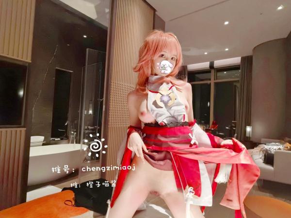    橙子喵酱-八重神子私房照，超大胆露肤Cosplay，极品诱惑二次元女神，酒店室内实拍写真第5张图片