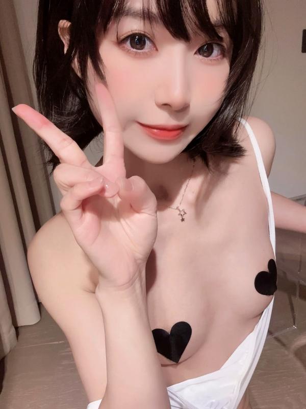   布丁大法 - 油布丁私房室内性感写真，心形乳贴与白丝诱惑，大尺度极品尤物视觉盛宴第3张图片