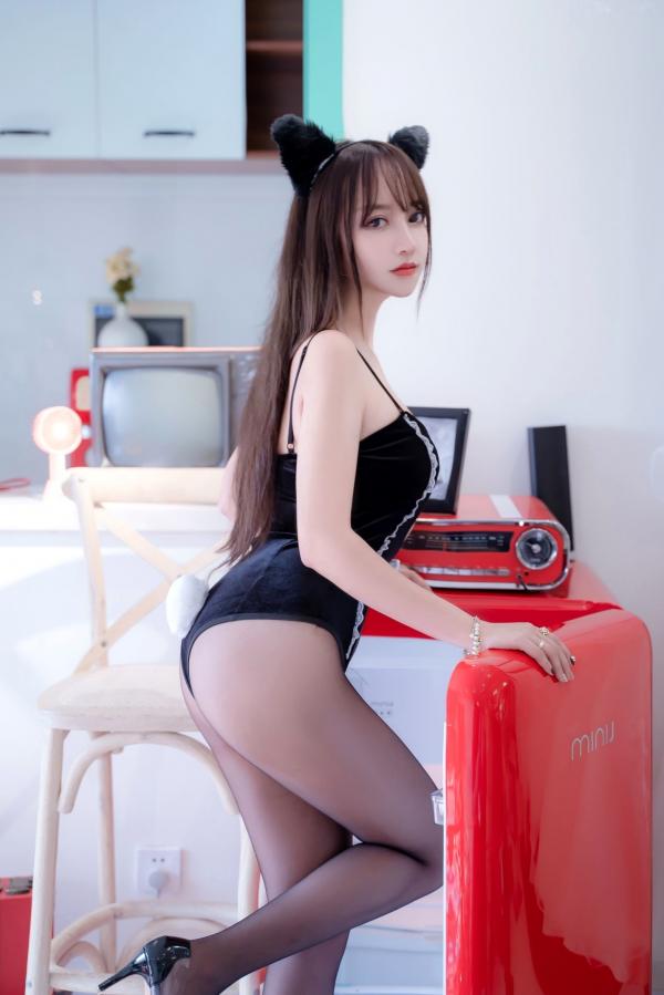 过期米线线喵   过期米线线喵-065-猫女郎，黑色镂空连体衣私房写真，丝袜美腿演绎极致诱惑身材第5张图片
