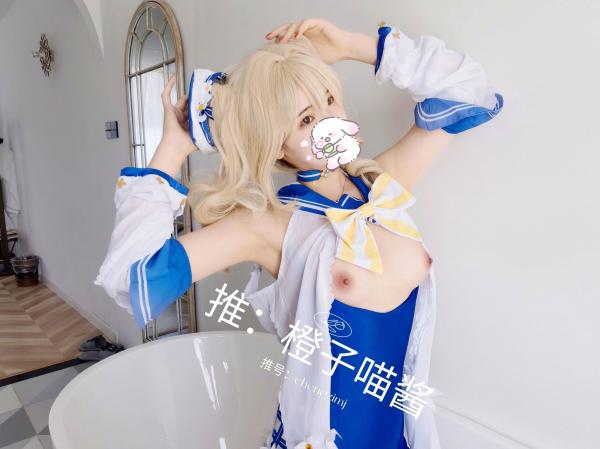    橙子喵酱-芭芭拉原神COSplay，蓝白泳衣浴室私房写真，清纯白嫩少女大尺度性感诱惑第6张图片