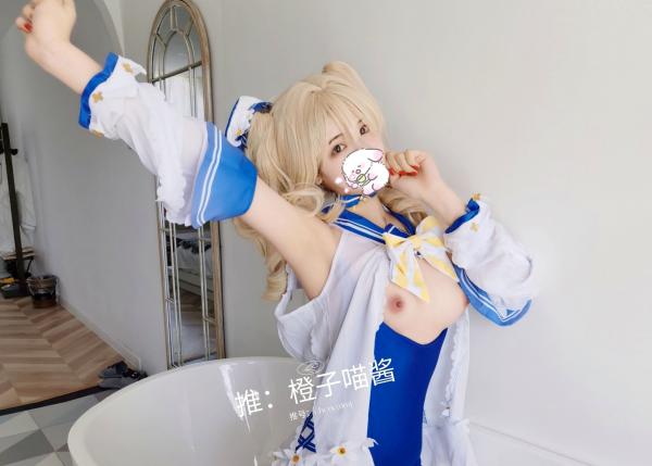    橙子喵酱-芭芭拉原神COSplay，蓝白泳衣浴室私房写真，清纯白嫩少女大尺度性感诱惑第12张图片