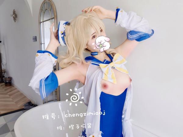    橙子喵酱-芭芭拉原神COSplay，蓝白泳衣浴室私房写真，清纯白嫩少女大尺度性感诱惑第35张图片