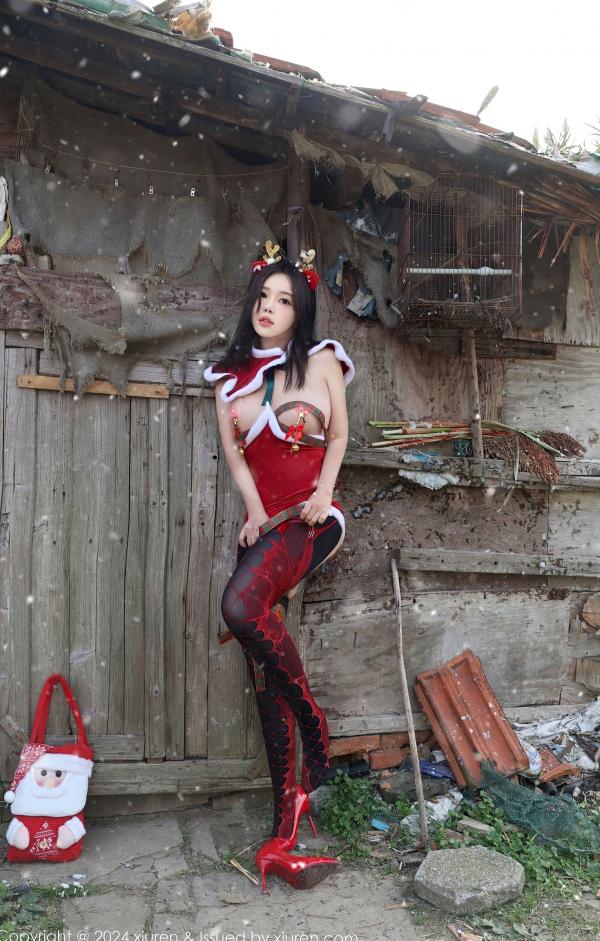    XiuRen秀人网-9630-小薯条nienie-圣诞节情趣制服诱惑，户外雪景下展现极品身材与火辣尺度第29张图片