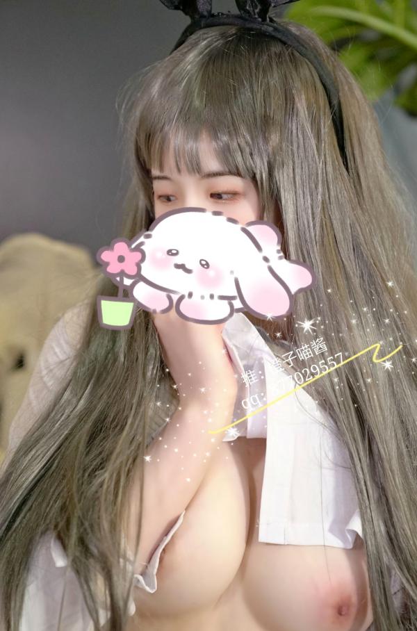    橙子喵酱-樱岛麻衣，极致诱惑制服黑丝私房照，展现二次元动漫角色扮演魅力与傲人好身材第10张图片