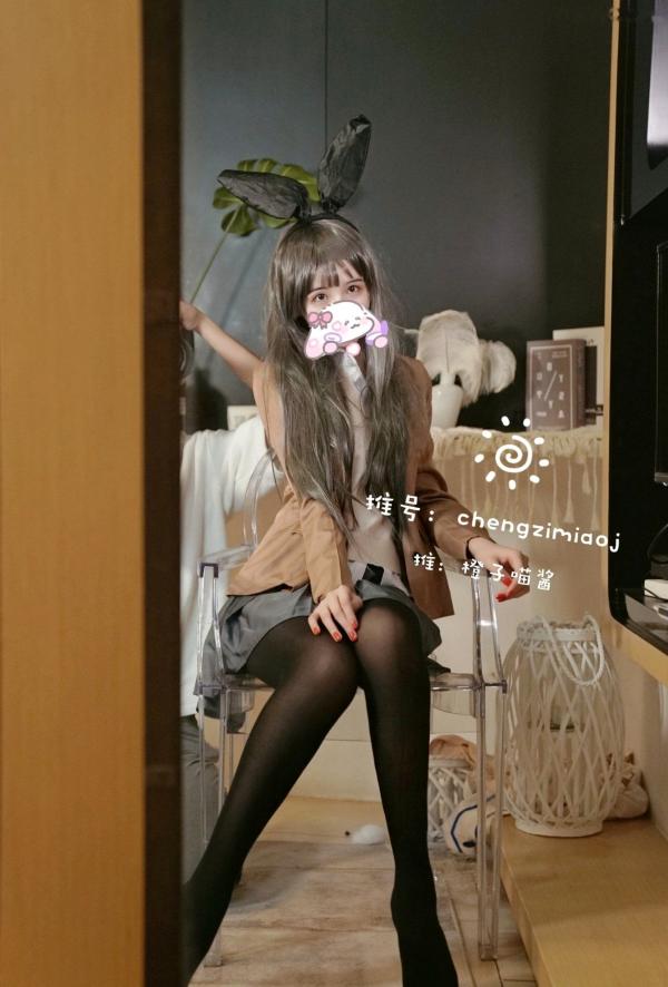    橙子喵酱-樱岛麻衣，极致诱惑制服黑丝私房照，展现二次元动漫角色扮演魅力与傲人好身材第17张图片