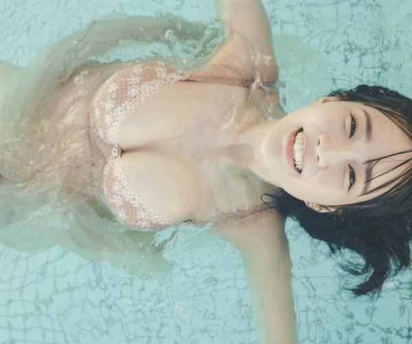   Kisumi Amau 天羽希纯 - 阳光泳池与室内私房，甜美笑容元气写真 [49P]第41张图片