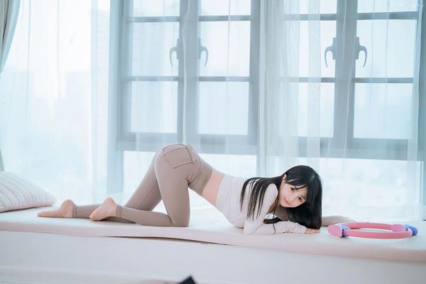 桜井宁宁 樱井宁宁  桜井宁宁-051-瑜伽妹妹，健身房私房健身写真，白嫩肌肤秀极致曲线美臀，极品性感诱惑第9张图片