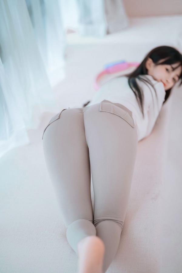 桜井宁宁 樱井宁宁  桜井宁宁-051-瑜伽妹妹，健身房私房健身写真，白嫩肌肤秀极致曲线美臀，极品性感诱惑第12张图片