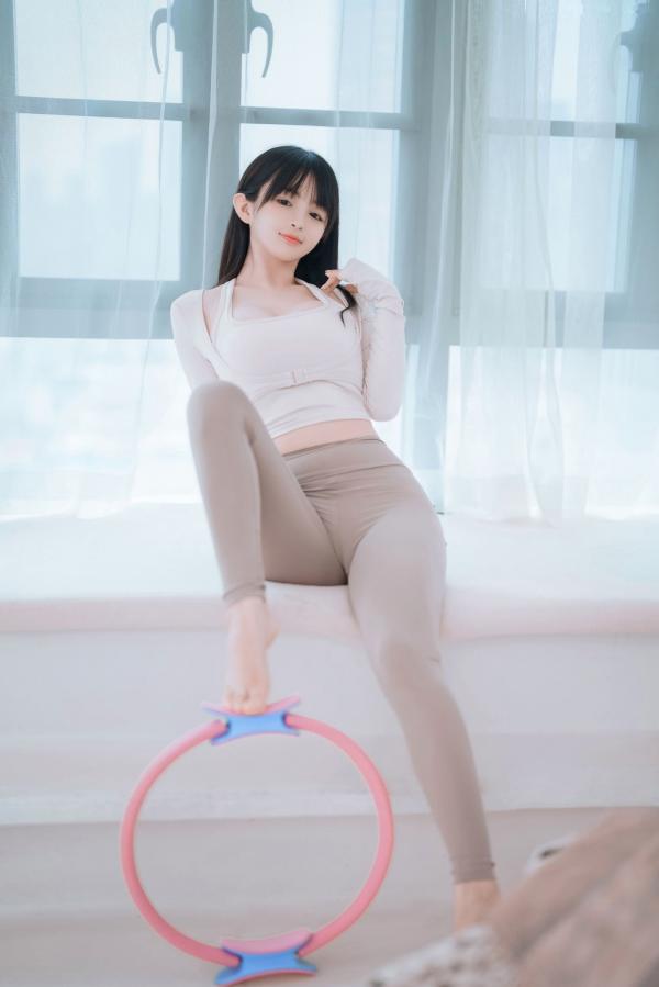 桜井宁宁 樱井宁宁  桜井宁宁-051-瑜伽妹妹，健身房私房健身写真，白嫩肌肤秀极致曲线美臀，极品性感诱惑第18张图片