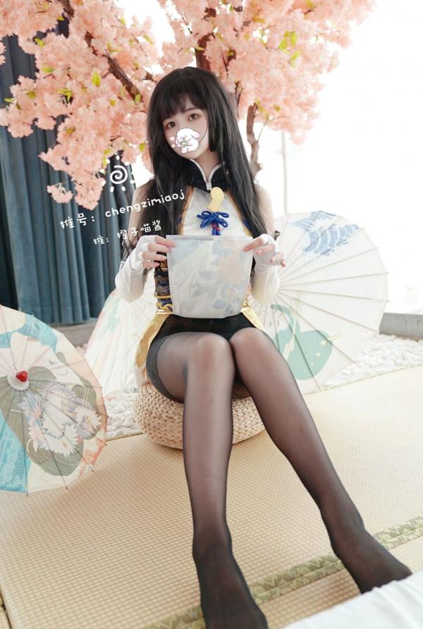    橙子喵酱-胡桃私房COS，黑丝美腿极致诱惑，大胆角色扮演室内写真第1张图片