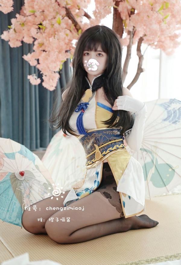    橙子喵酱-胡桃私房COS，黑丝美腿极致诱惑，大胆角色扮演室内写真第2张图片